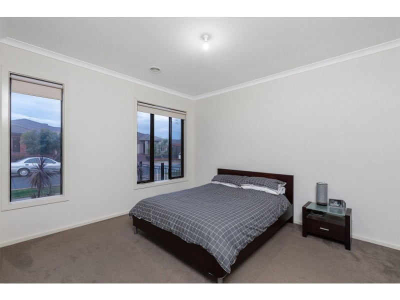 5 Beaurepaire Drive, Point Cook VIC 3030