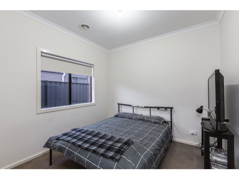 5 Beaurepaire Drive, Point Cook VIC 3030