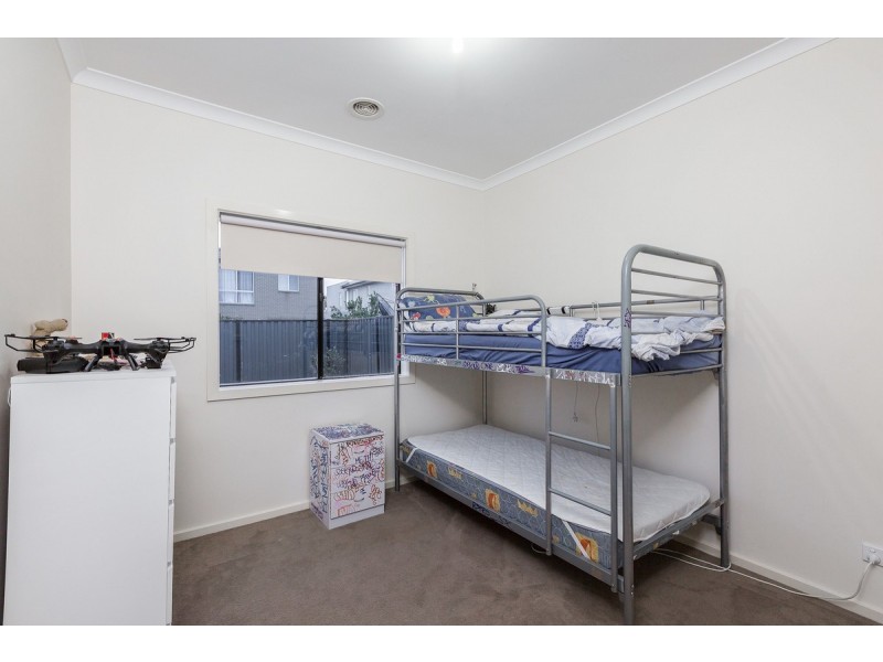 5 Beaurepaire Drive, Point Cook VIC 3030