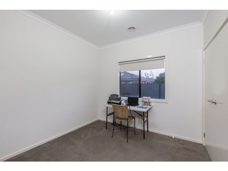 5 Beaurepaire Drive, Point Cook VIC 3030