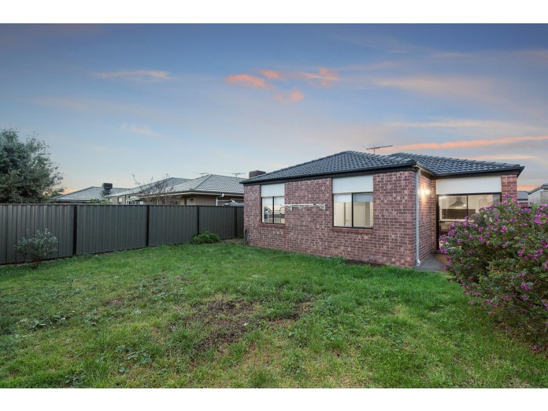 5 Beaurepaire Drive, Point Cook VIC 3030