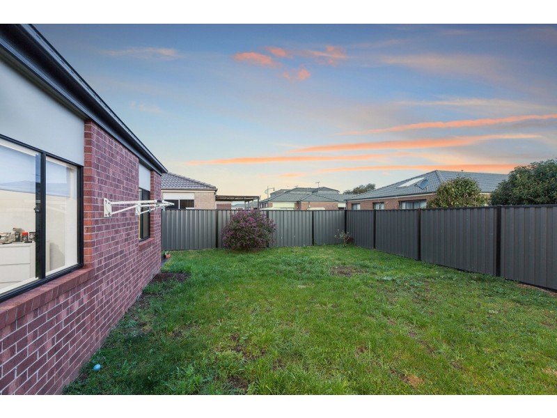 5 Beaurepaire Drive, Point Cook VIC 3030