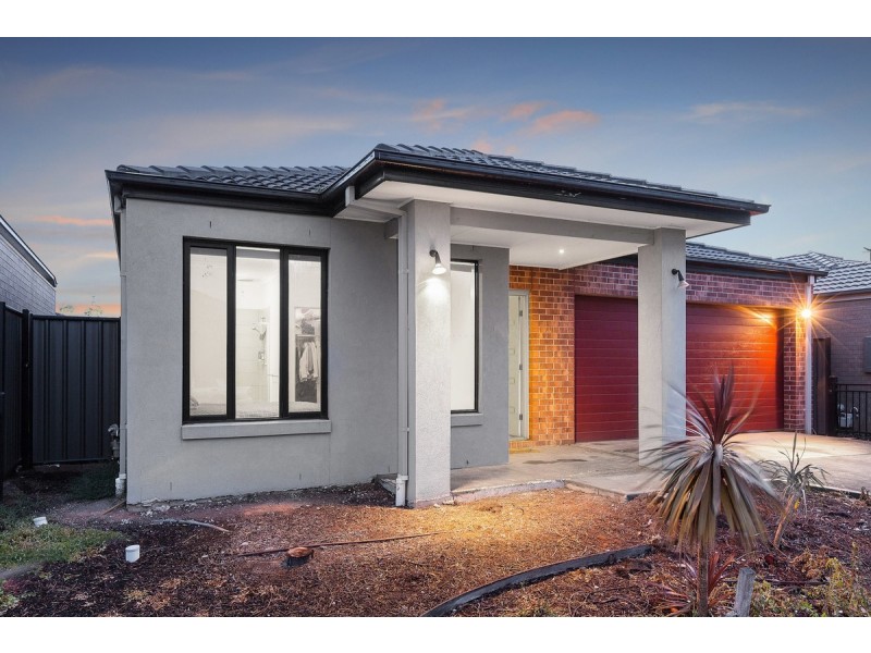 5 Beaurepaire Drive, Point Cook VIC 3030