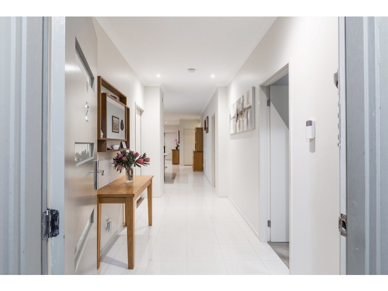 2 Halifax Court, Point Cook VIC 3030