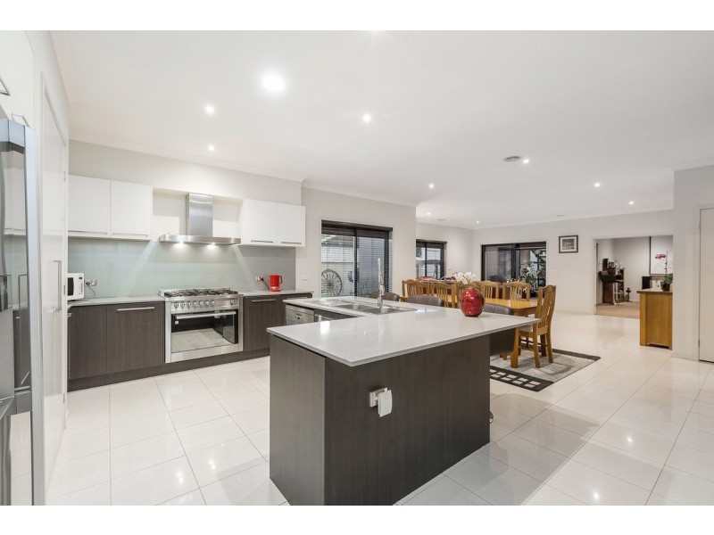 2 Halifax Court, Point Cook VIC 3030