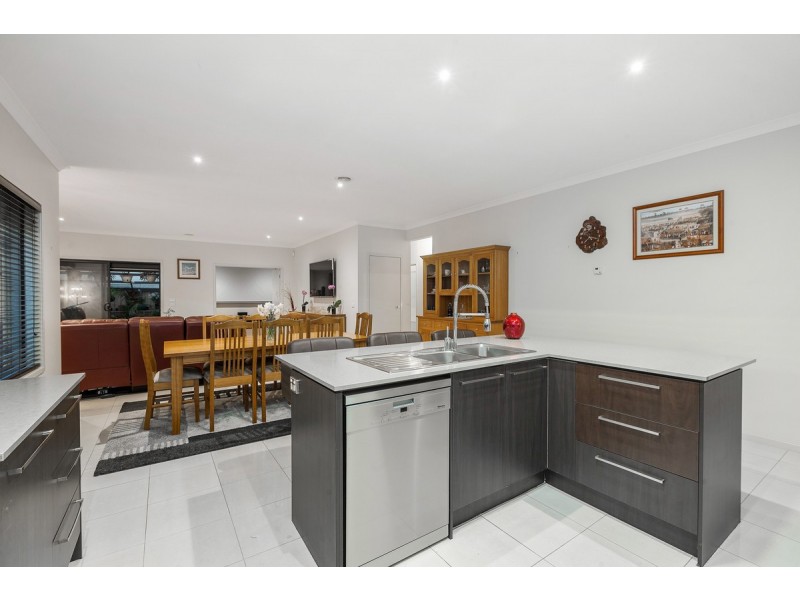 2 Halifax Court, Point Cook VIC 3030