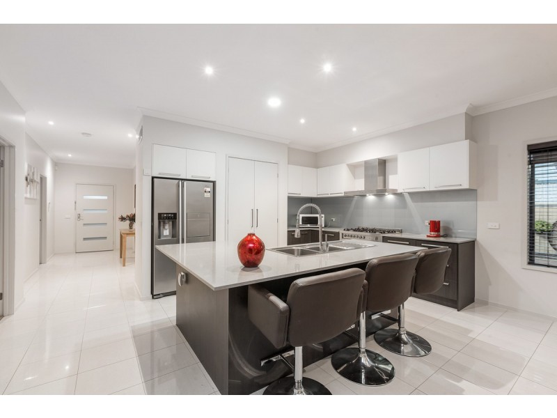 2 Halifax Court, Point Cook VIC 3030