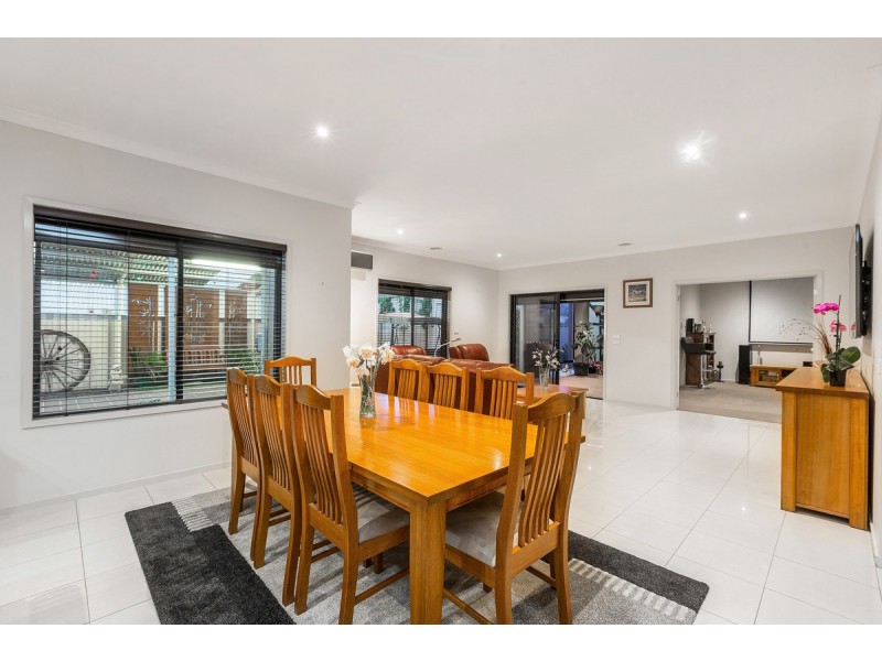 2 Halifax Court, Point Cook VIC 3030