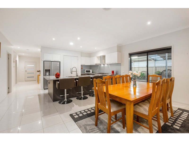 2 Halifax Court, Point Cook VIC 3030