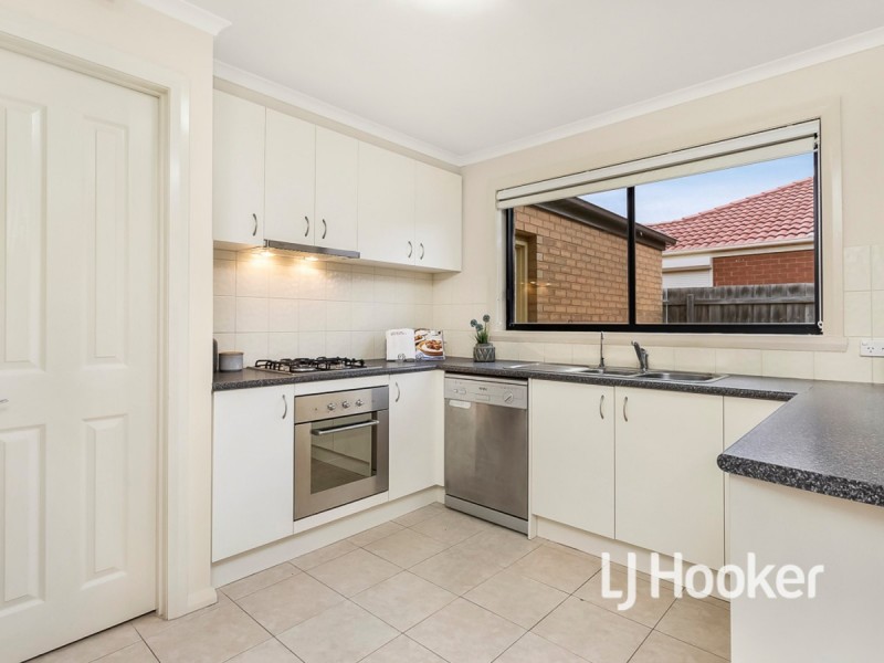 15 Irving Street, Point Cook VIC 3030