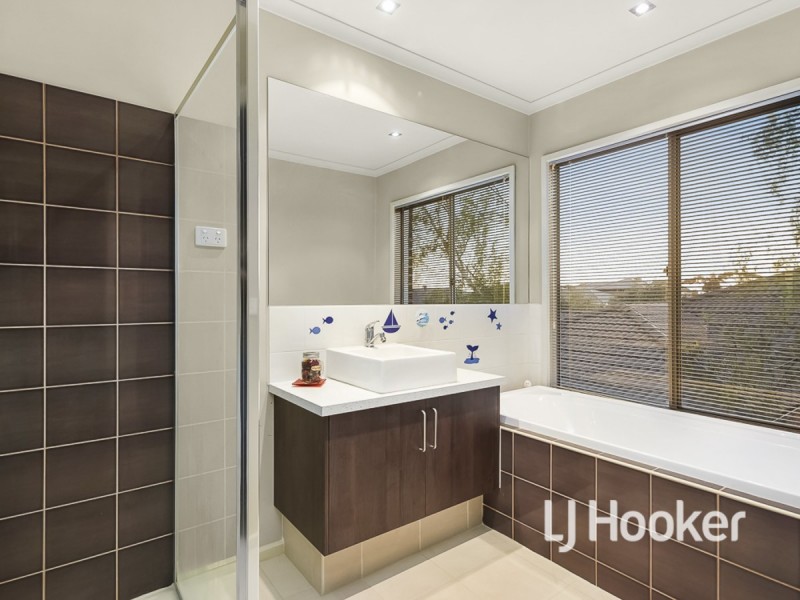 16 West Cornhill Way, Point Cook VIC 3030