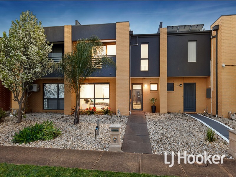 71 Swamphen Drive, Williams Landing VIC 3027