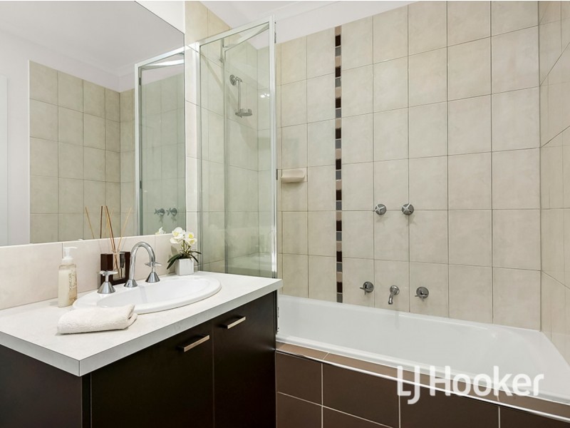 71 Swamphen Drive, Williams Landing VIC 3027