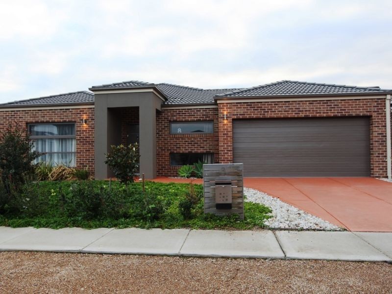 8 Airlie Avenue, Point Cook VIC 3030