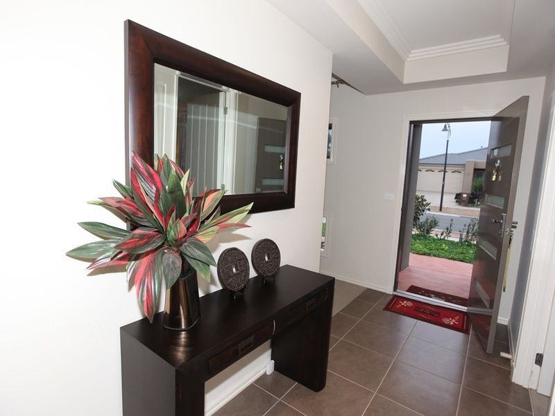 8 Airlie Avenue, Point Cook VIC 3030