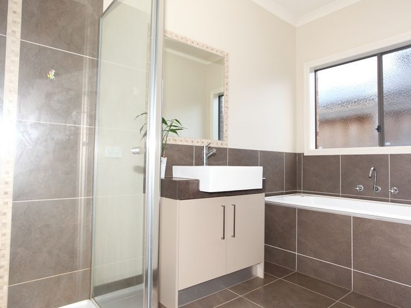 8 Airlie Avenue, Point Cook VIC 3030