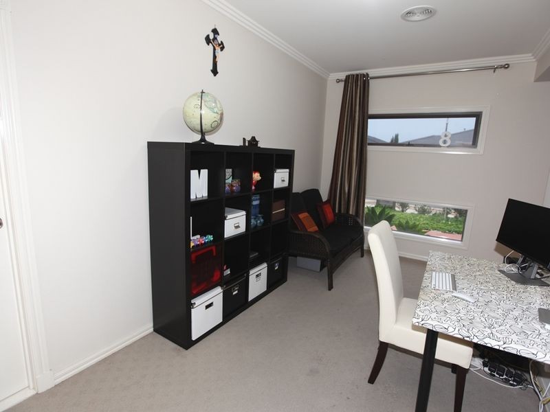 8 Airlie Avenue, Point Cook VIC 3030