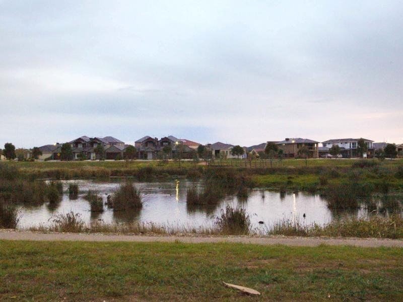 2A/79 Hemsley Promenade, Point Cook VIC 3030