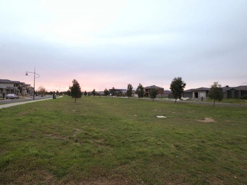 2A/79 Hemsley Promenade, Point Cook VIC 3030