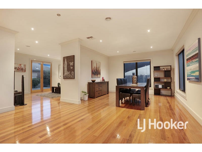 11 Rockefeller Way, Sanctuary Lakes VIC 3030
