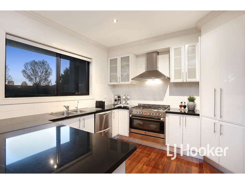 11 Rockefeller Way, Sanctuary Lakes VIC 3030