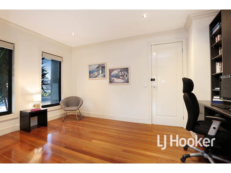 11 Rockefeller Way, Sanctuary Lakes VIC 3030