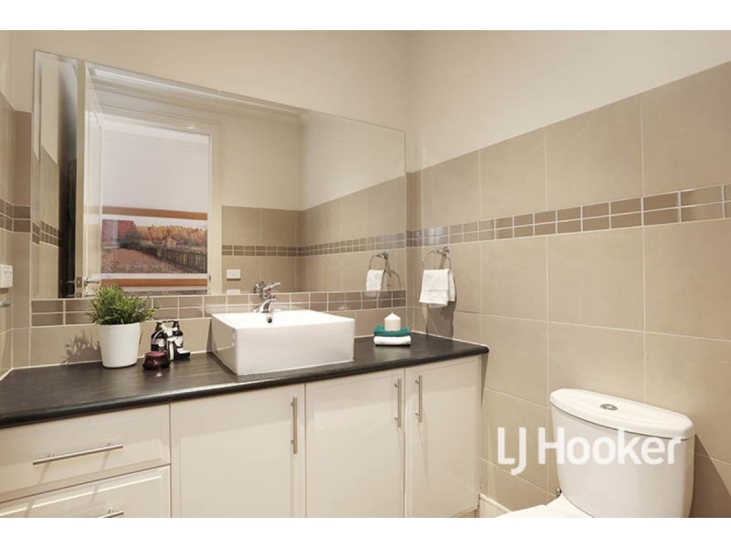 11 Rockefeller Way, Sanctuary Lakes VIC 3030
