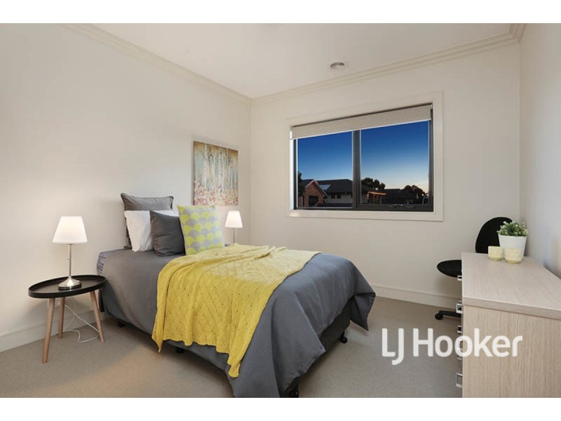 11 Rockefeller Way, Sanctuary Lakes VIC 3030