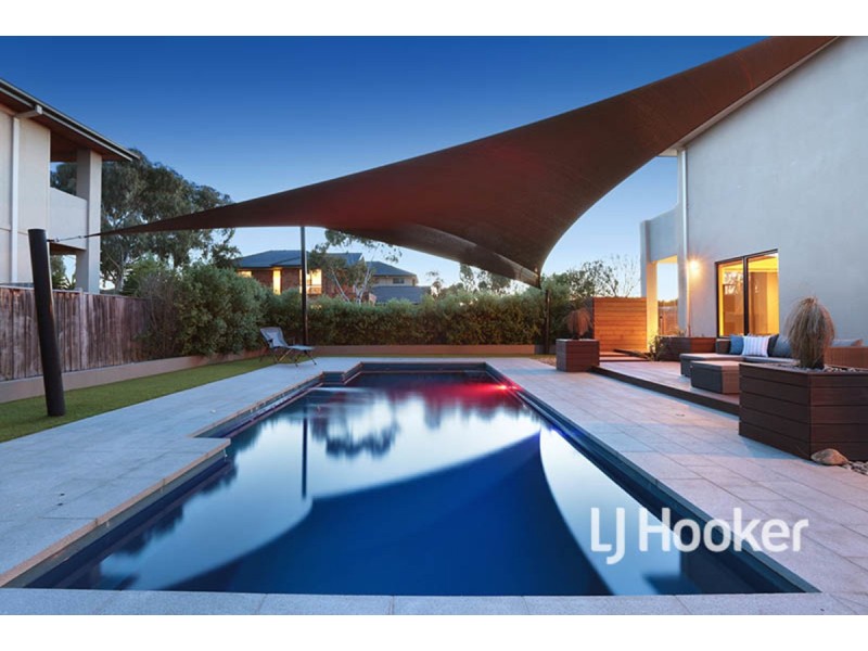 11 Rockefeller Way, Sanctuary Lakes VIC 3030