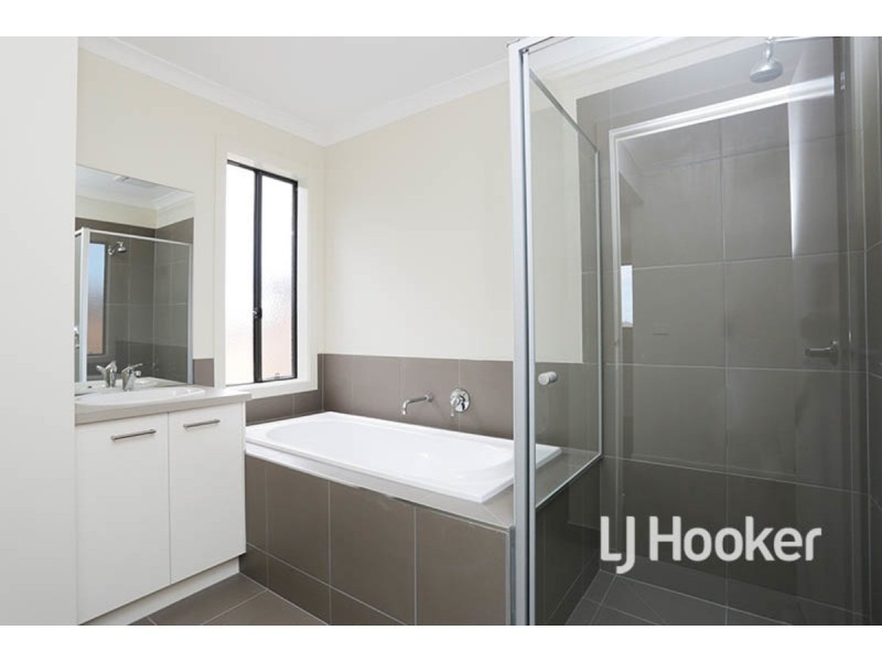 19 Maiden Crescent, Point Cook VIC 3030