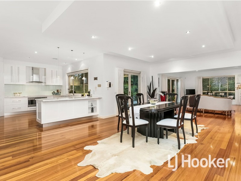 4 Viewbank Court, Sanctuary Lakes VIC 3030