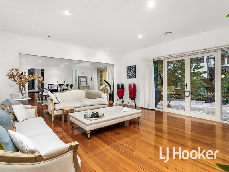 4 Viewbank Court, Sanctuary Lakes VIC 3030