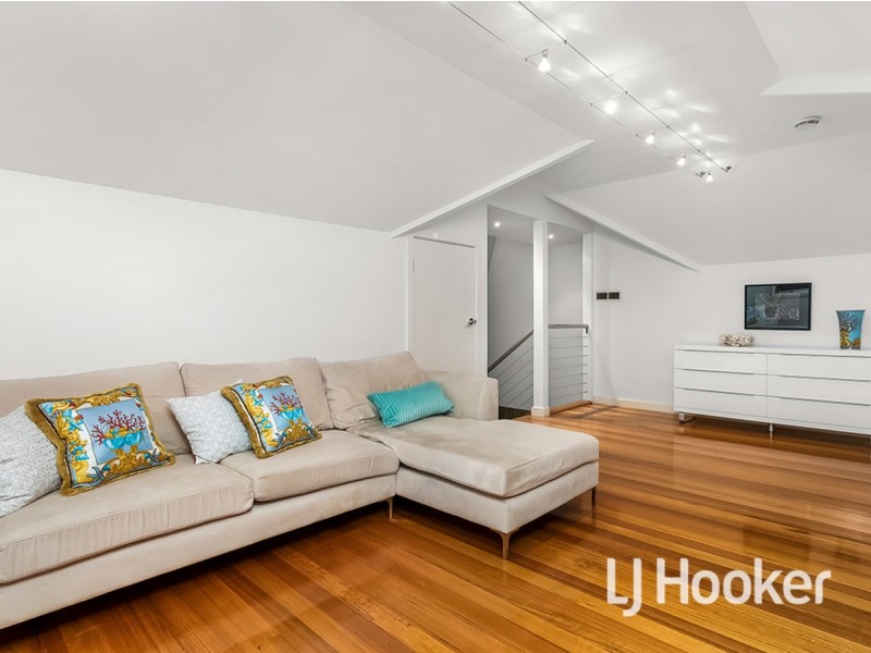 4 Viewbank Court, Sanctuary Lakes VIC 3030