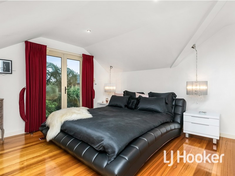 4 Viewbank Court, Sanctuary Lakes VIC 3030
