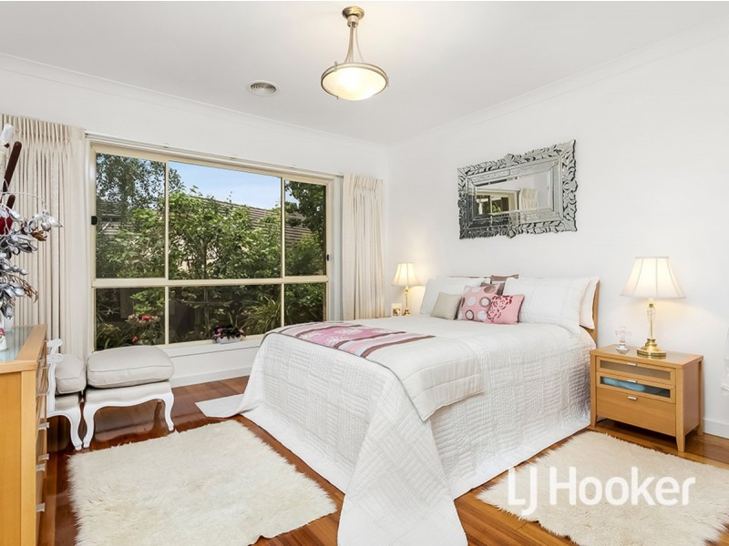 4 Viewbank Court, Sanctuary Lakes VIC 3030