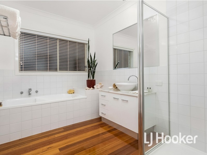 4 Viewbank Court, Sanctuary Lakes VIC 3030