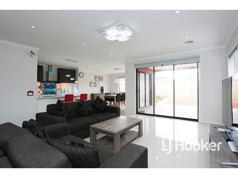 16 Quadrant Approach, Williams Landing VIC 3027