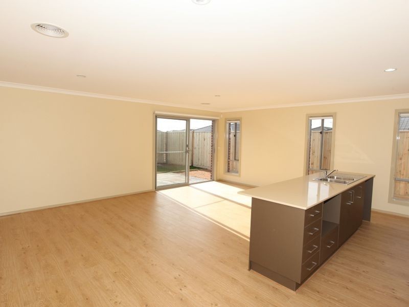 1 Warren Place, Truganina VIC 3029