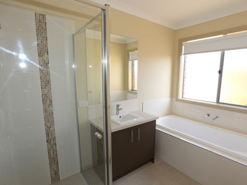 1 Warren Place, Truganina VIC 3029