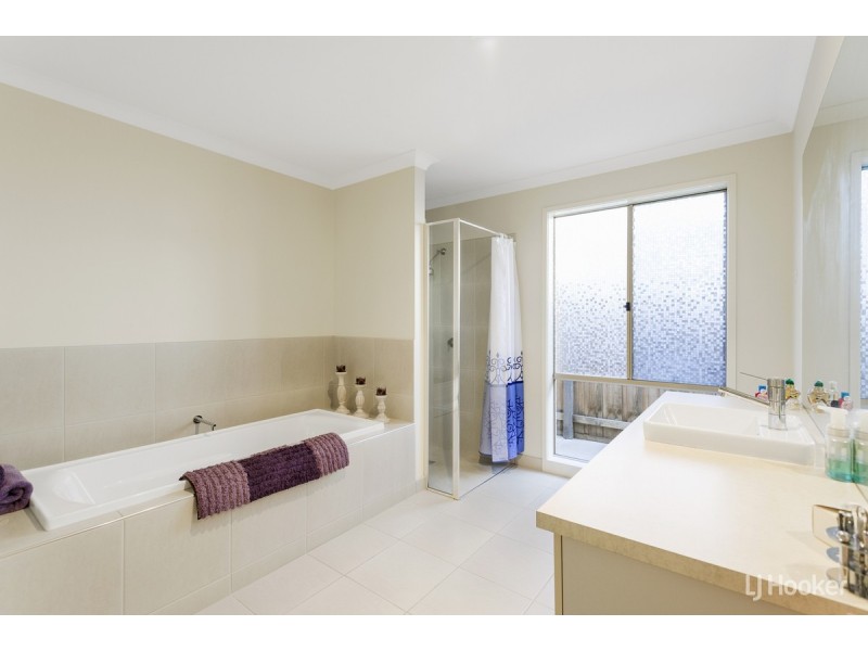 14 Yellowbox Drive, Point Cook VIC 3030