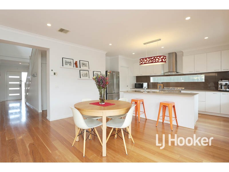 27 Neighbourhood Grove, Point Cook VIC 3030
