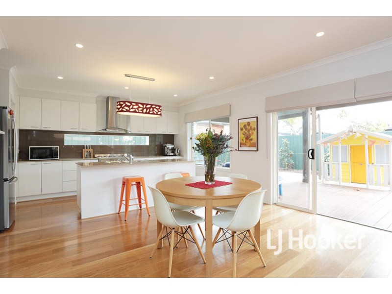 27 Neighbourhood Grove, Point Cook VIC 3030