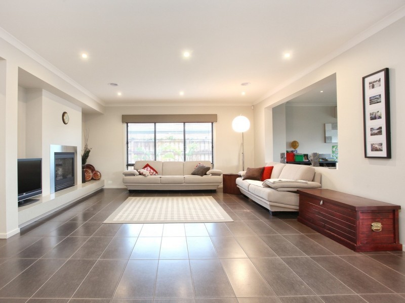 10 Kingsford Drive, Point Cook VIC 3030