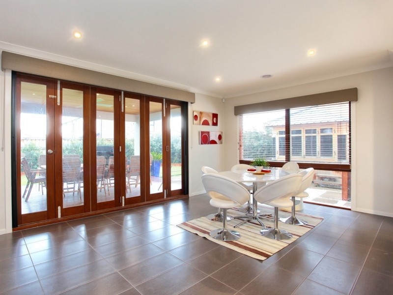 10 Kingsford Drive, Point Cook VIC 3030