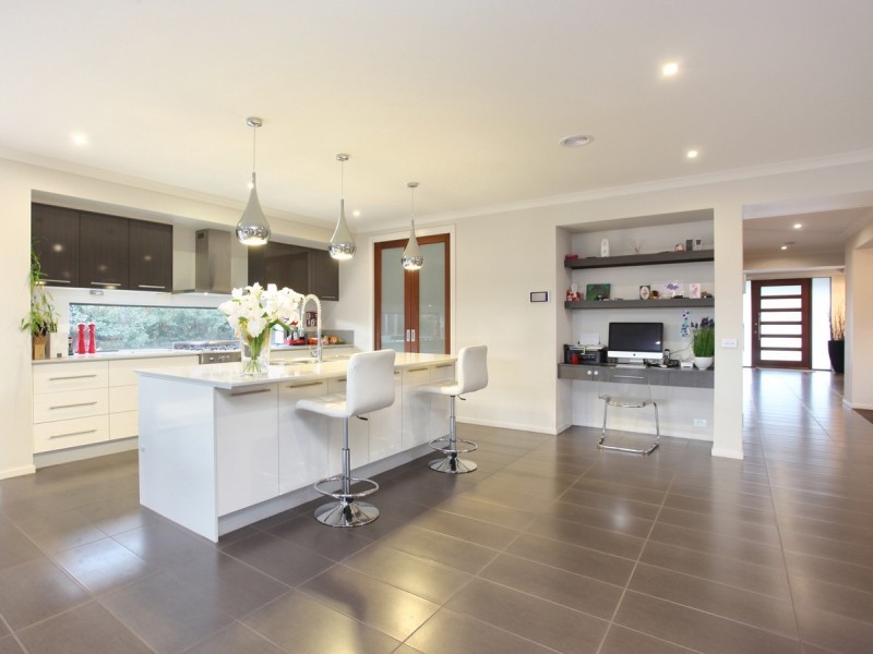 10 Kingsford Drive, Point Cook VIC 3030