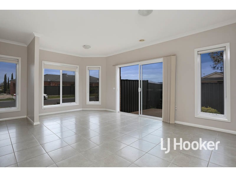 8 Sincere Drive, Point Cook VIC 3030