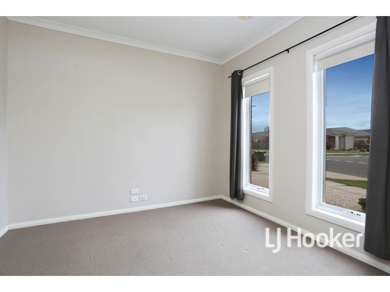 8 Sincere Drive, Point Cook VIC 3030
