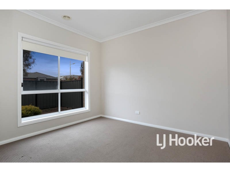 8 Sincere Drive, Point Cook VIC 3030