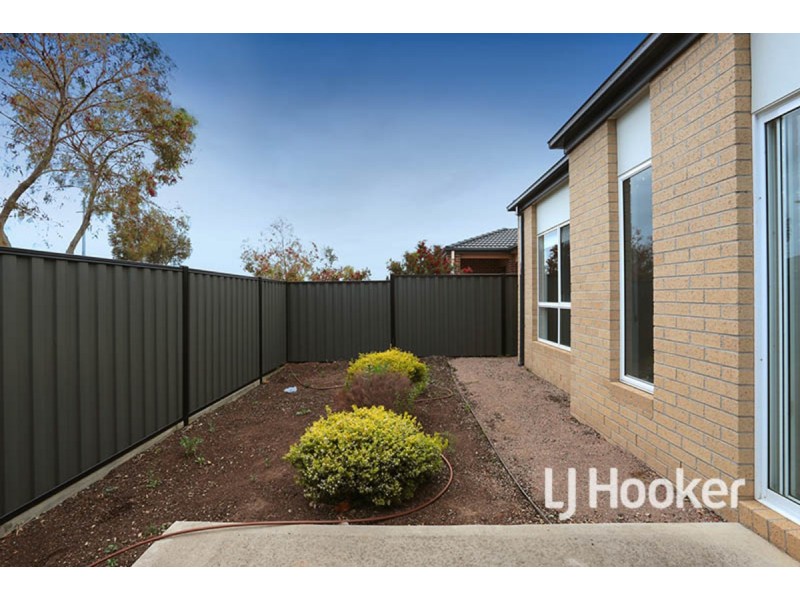 8 Sincere Drive, Point Cook VIC 3030