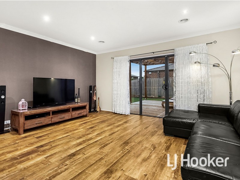 19 Surrey Grove, Point Cook VIC 3030